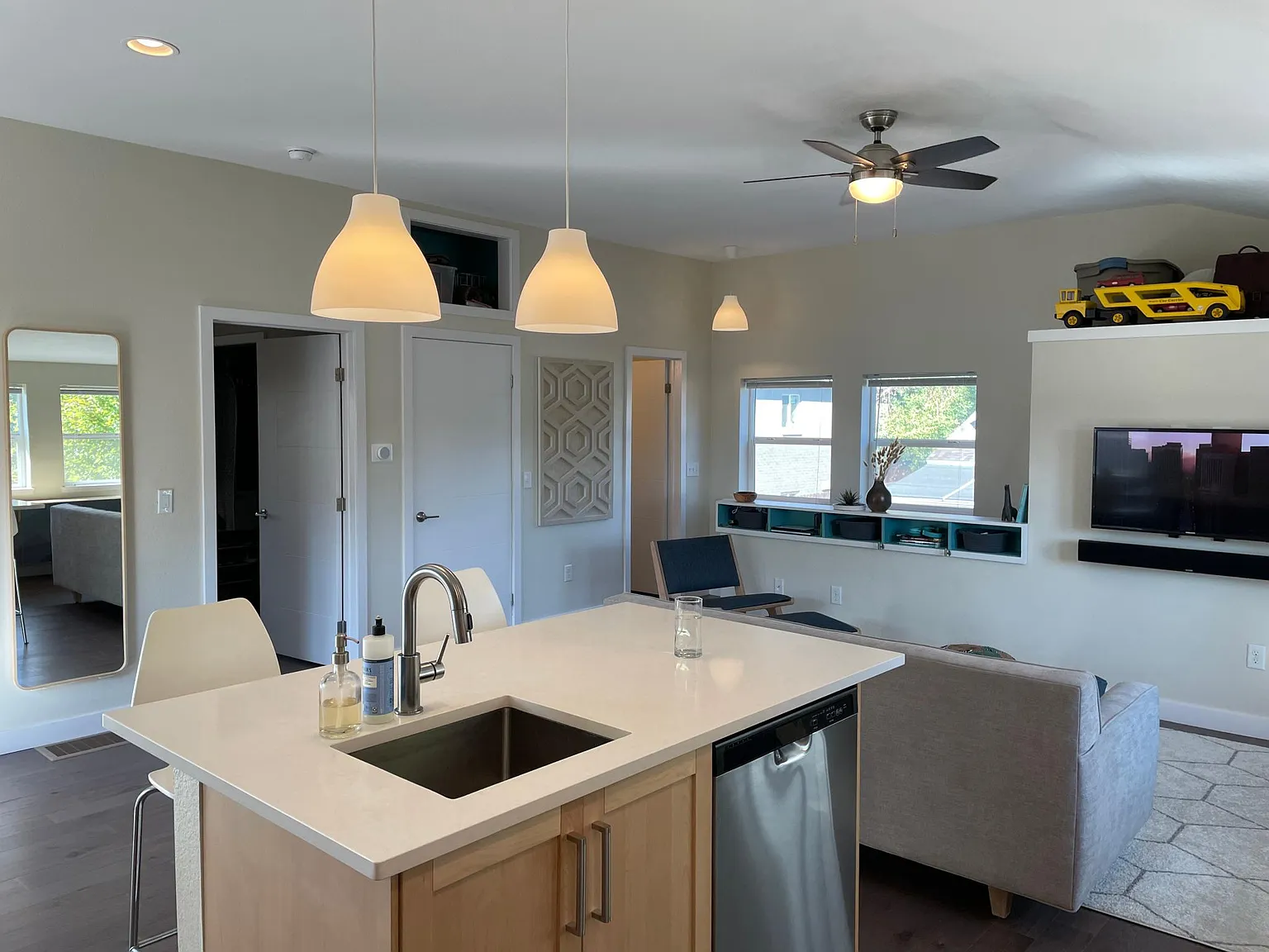 2733 N Hazel Ct — Photo 4