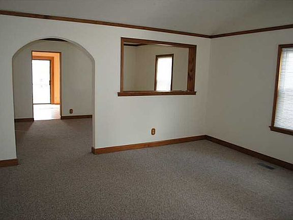 3rd image of 222 E 8th St