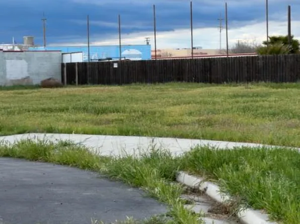 1527 Sarba Ct, Los Banos, CA 93635