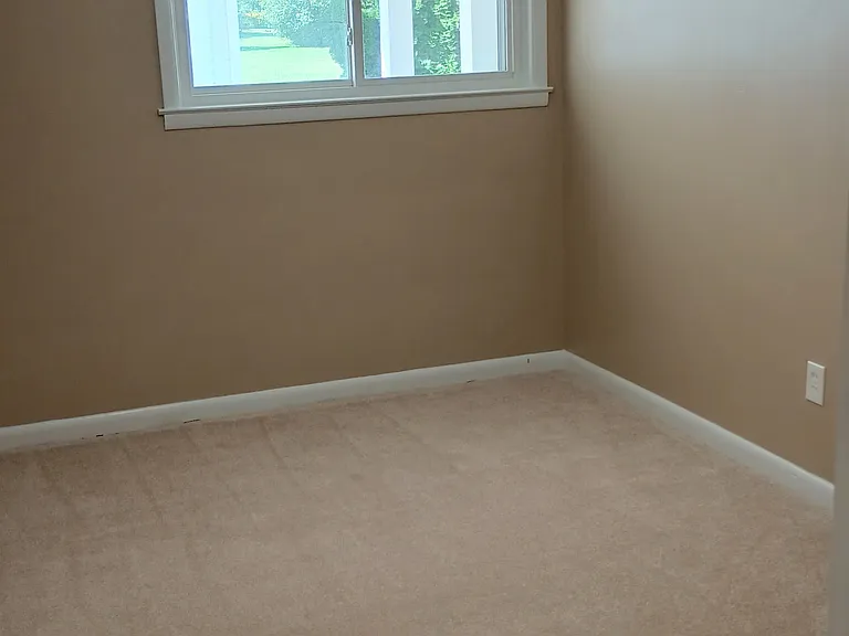 56 Greenview Dr — Photo 7