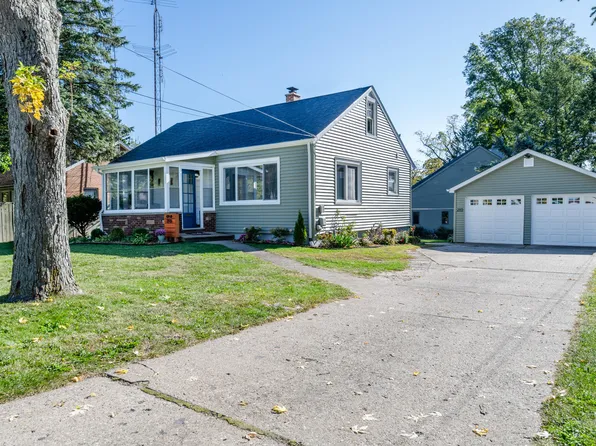 2115 Langley Ave, Saint Joseph, MI 49085