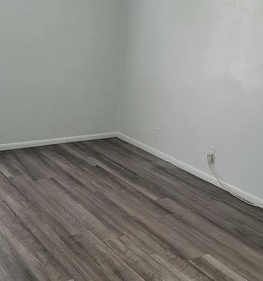 646 Glazebrook St #4 — Photo 11