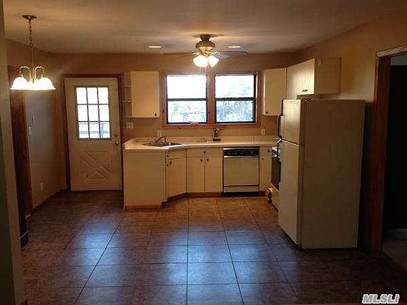 4th image of 78 Yaphank Ave
