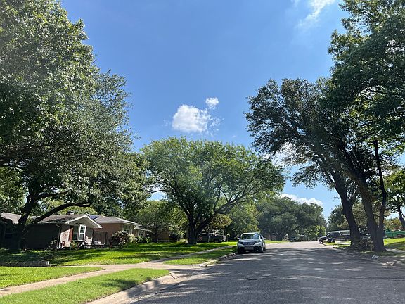 4th image of 812 Scottsdale Dr