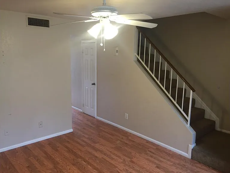 909 E Lodge Dr — Photo 6