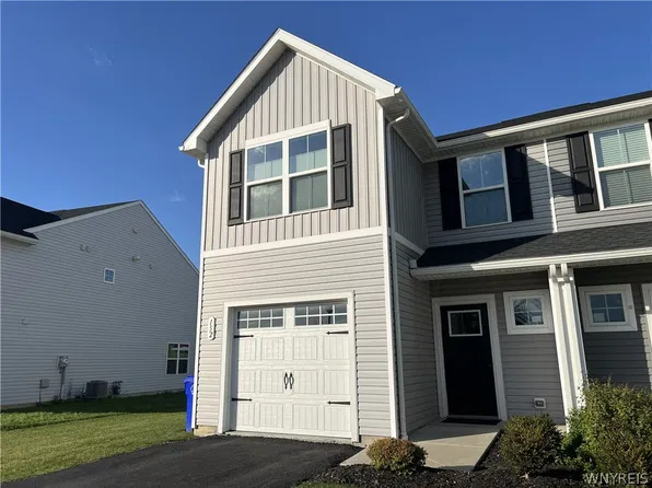 152 South Dr, West Seneca, NY 14218