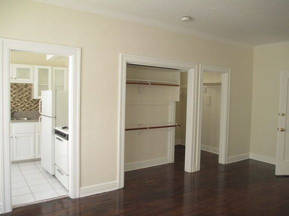 5th image of 1919 N Vermont Ave APT 11