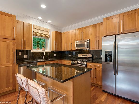 5th image of 901 N Hermitage Ave APT 1R