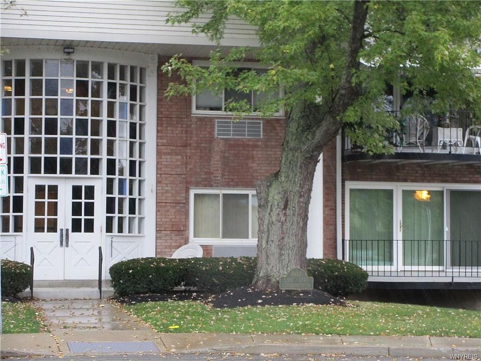 1st image of 28 Park Lane Ct