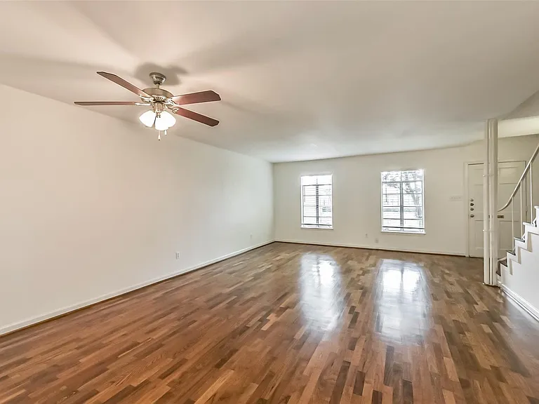 815 S Ripple Creek Dr #4 — Photo 3