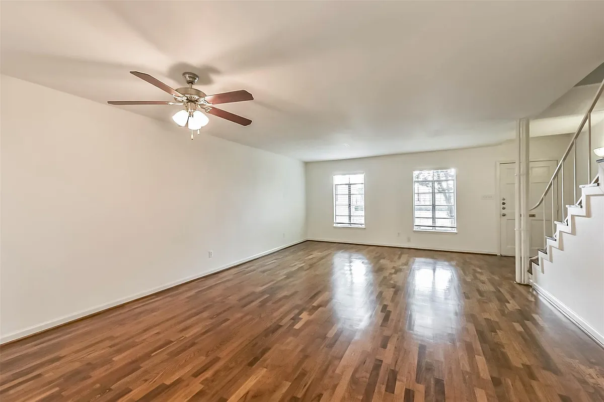 Building Photo - 815 S Ripple Creek Dr #4