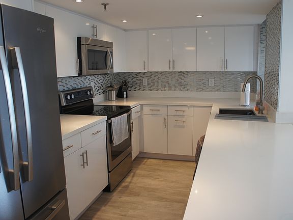 4th image of 2401 Collins Ave APT 1108