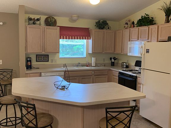 5th image of 905 Henderson Ln