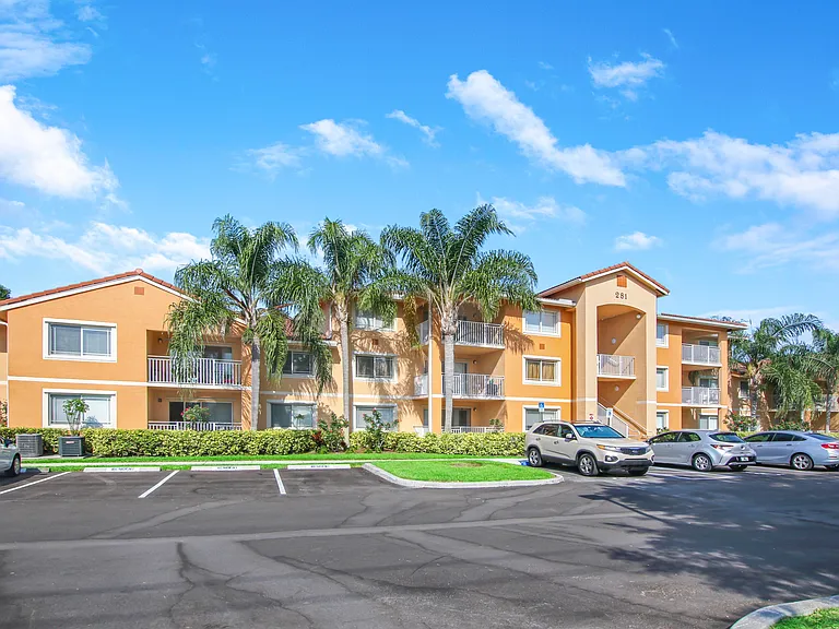 281 SW Palm Dr #106 — Photo 2