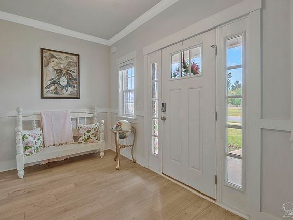 5th image of 383 Charlton St