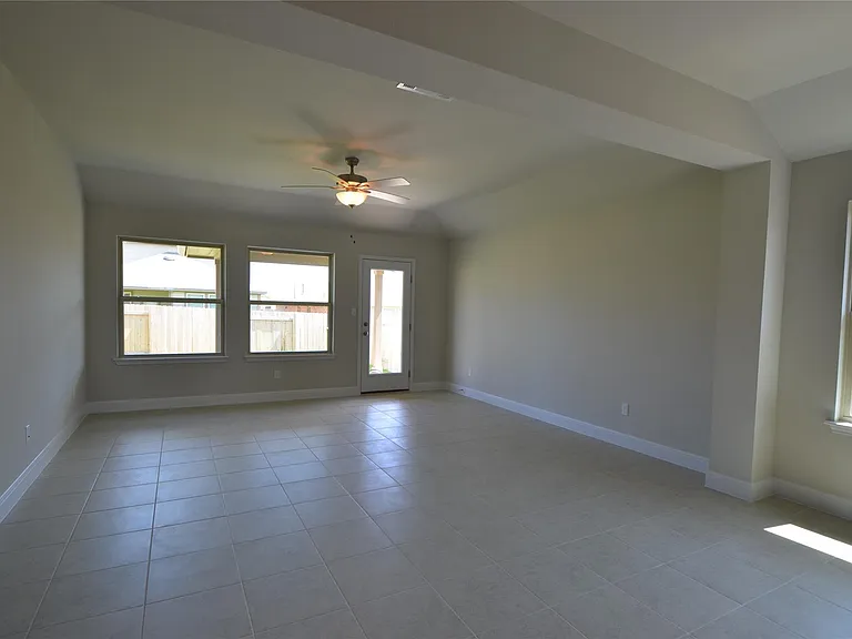 3477 Pauling Loop — Photo 2