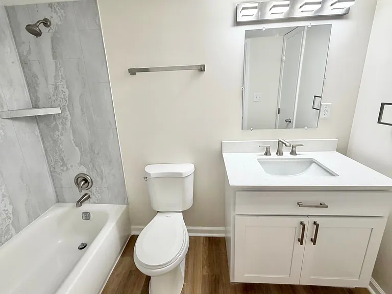 Sherwood Forest Apartments — Photo 10
