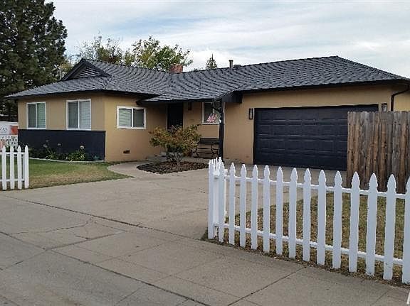 2nd image of 1100 Holly Dr