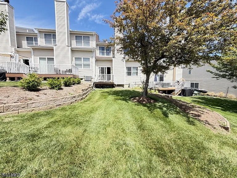 154 Springhill Dr — Photo 23