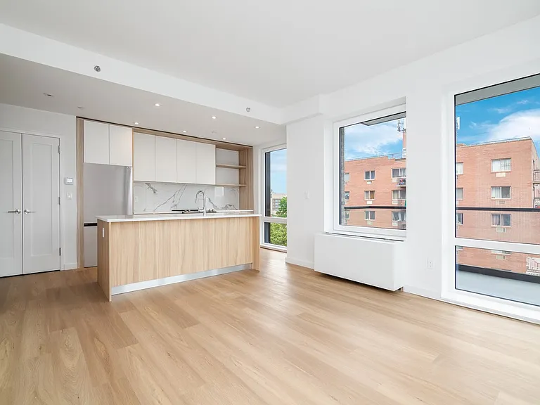 71-82 Parsons Blvd #303 — Photo 7