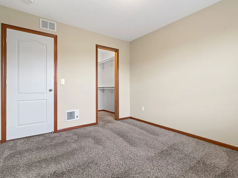 Perry Creek Townhomes - Midland, MI — Photo 9