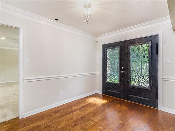 2nd image of 8925 Crest Wood Dr