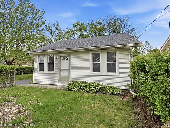 3rd image of 215 Endwell St