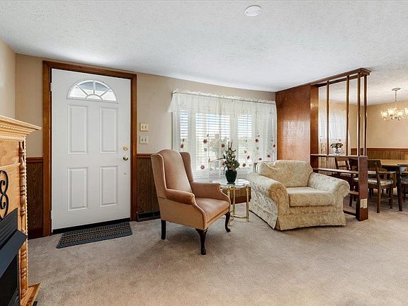 3rd image of 125 Oak Ln