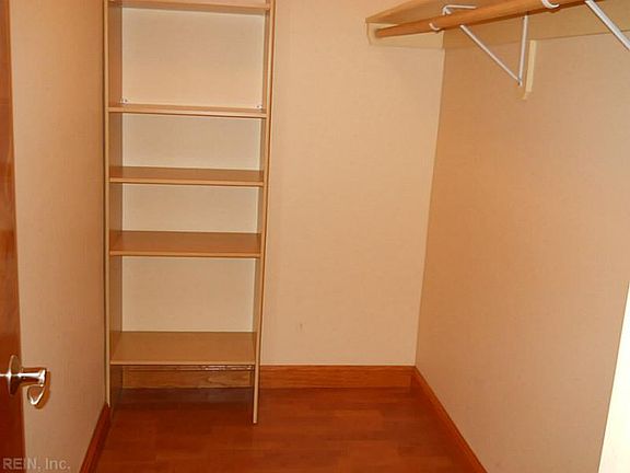 3rd image of 4335 Hialeah Dr