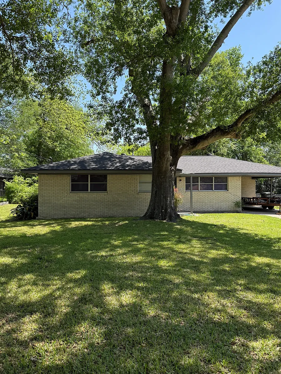 Building Photo - 1615 Pin Oak Ave