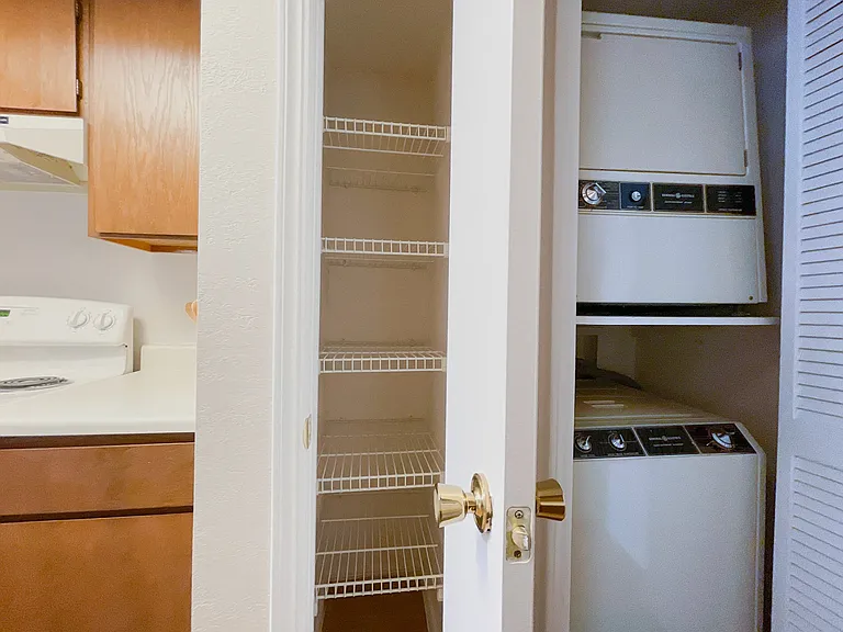 Greenbriar Apartments — Photo 13