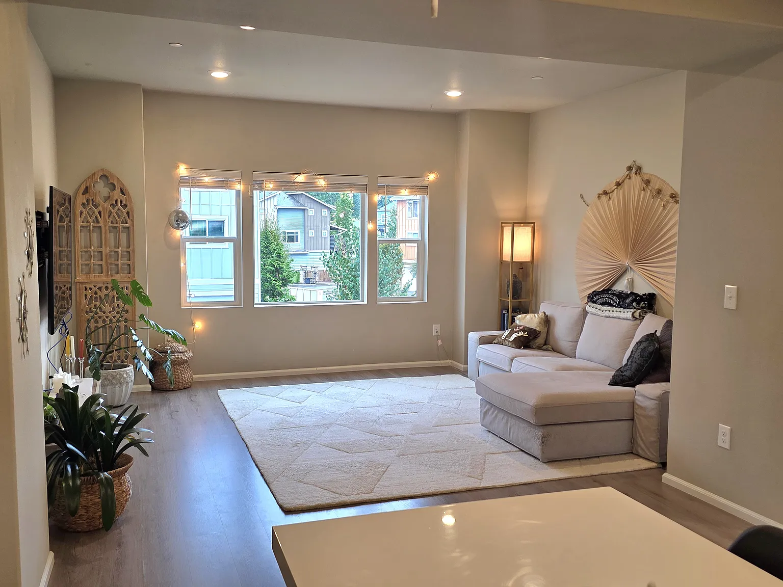 2 bed, 2.5 bath, 1572 sqft, $2,700 — Photo 2