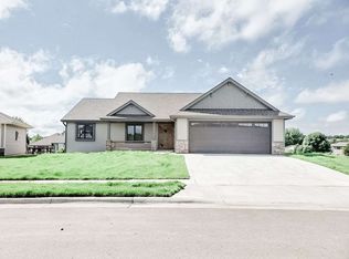 2907 Wedgewood Dr, Yankton, SD 57078
