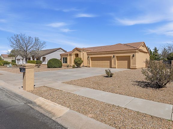2nd image of 3615 La Terraza Dr