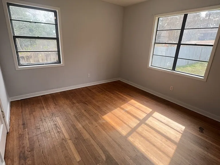 320 Lawrence Rd — Photo 9