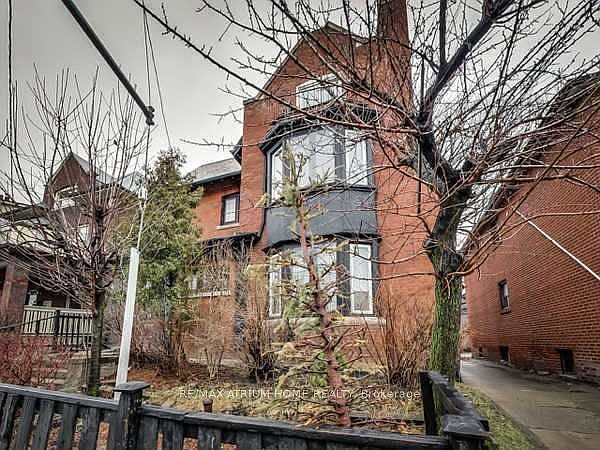1st image of 179 Spadina Rd Unit 3