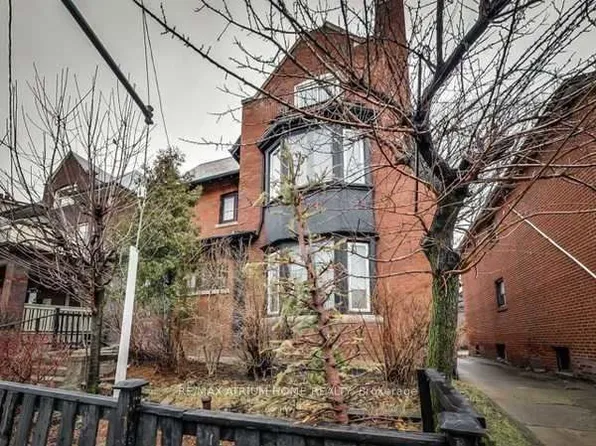 179 Spadina Rd Unit 3, Toronto, ON M5R 2T9