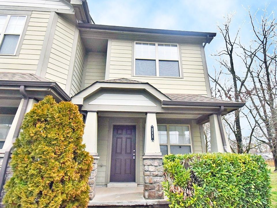1st image of 105 4th Ave APT 211