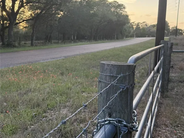 1743 Zimmerscheidt Rd, New Ulm, TX 78950