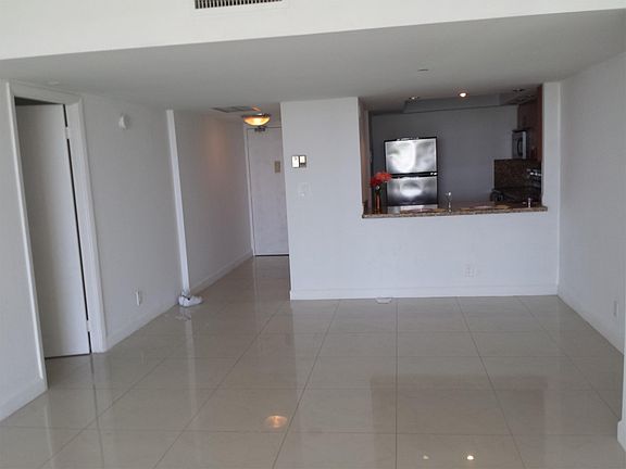 5th image of 20335 N Country Club Dr #810