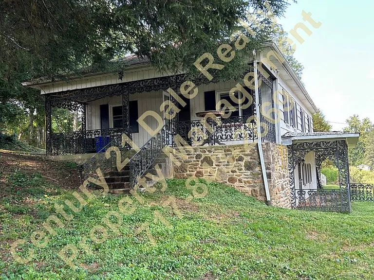 868 Ridge Rd — Photo 2