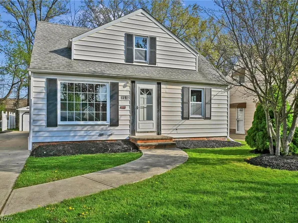 612 North St, Brooklyn Heights, OH 44131