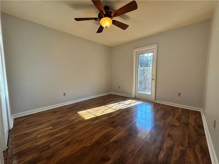 818 Moss St — Photo 10