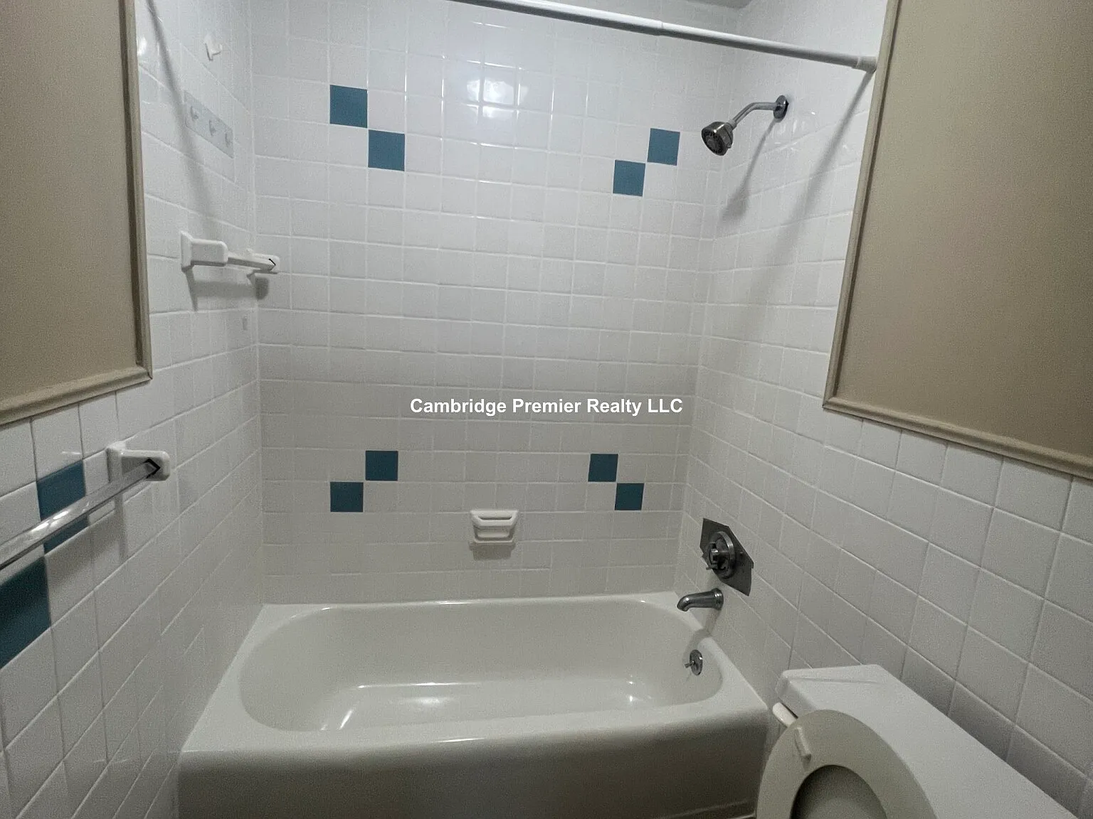 2 bed, 800 sqft, $3,200 — Photo 4
