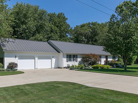 2nd image of 27660 Ellis Dr