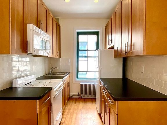 3rd image of 511 E 78th St APT 4a
