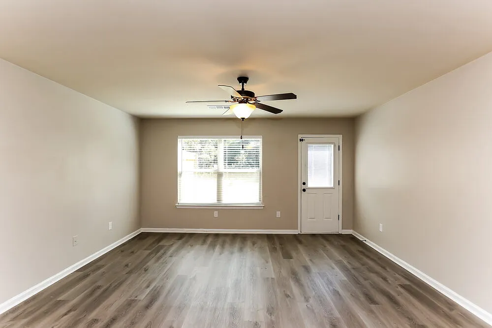 3 bed, 2.0 bath, 1690 sqft, $1,985 — Photo 4