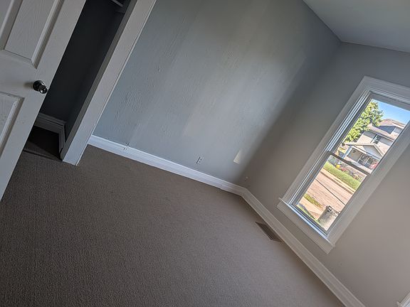 3rd image of 1007 Oak St