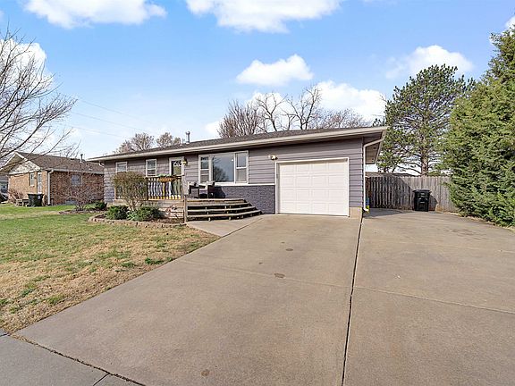 2nd image of 2082 Shalimar Dr