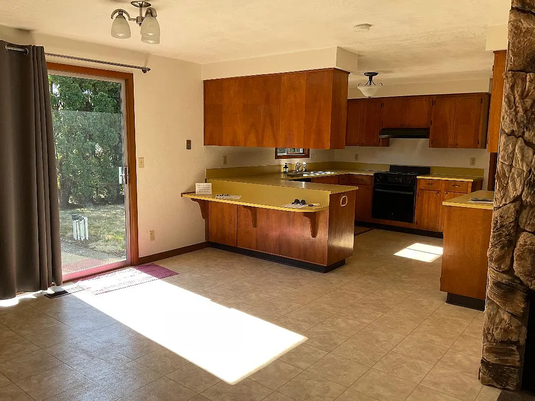 3634 Hermosa Ct NE — Photo 3